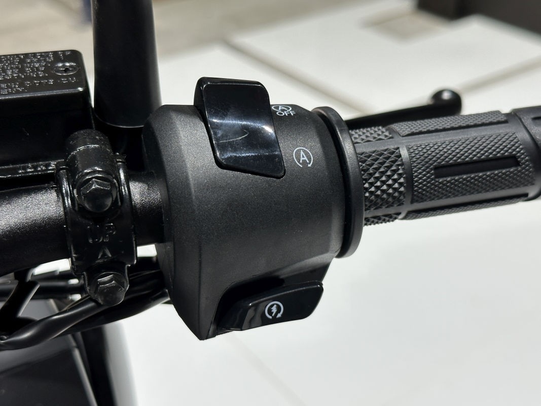 Wottan Sixteen 125: lo scooter spagnolo con ruota da 16" che sfida il traffico urbano